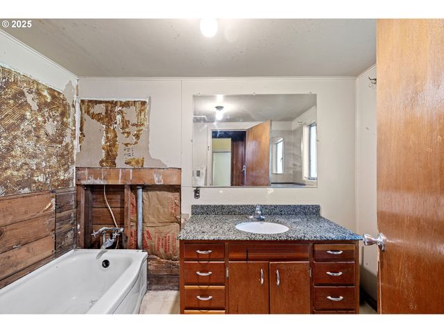 88144 4TH St, Veneta, OR 97487