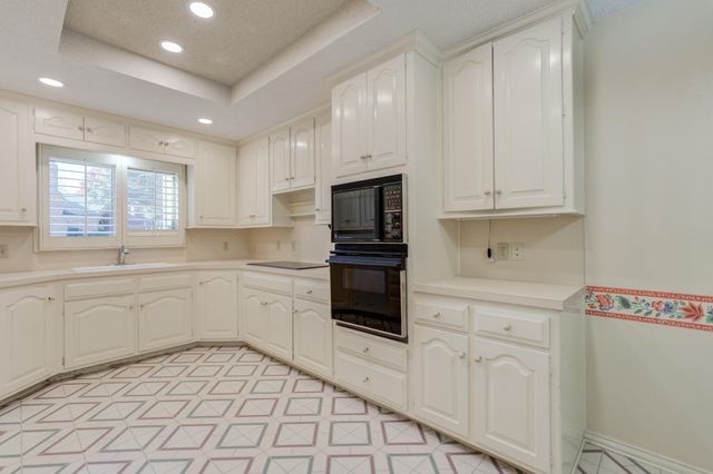 8605 Miami Avenue, Lubbock, TX 79423