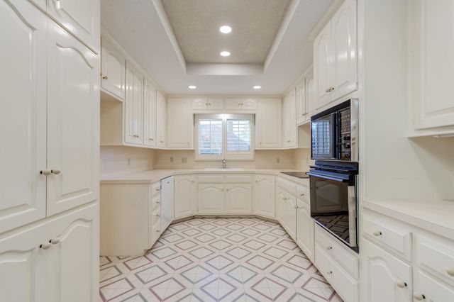 8605 Miami Avenue, Lubbock, TX 79423