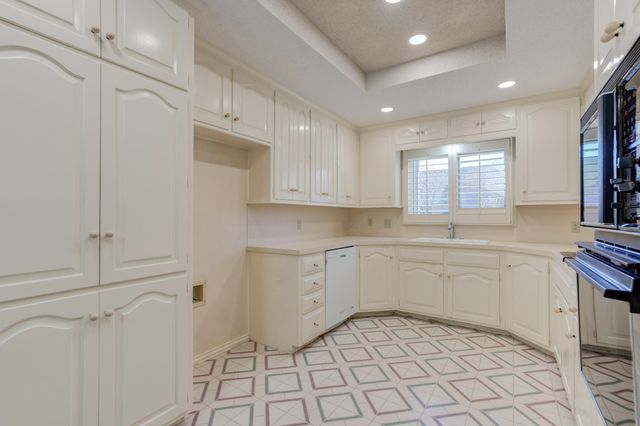 8605 Miami Avenue, Lubbock, TX 79423