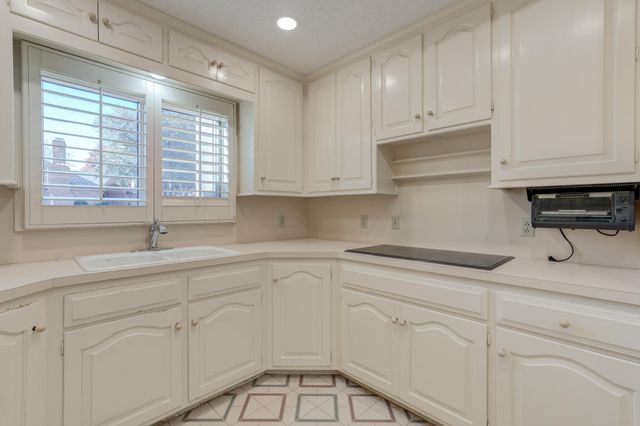 8605 Miami Avenue, Lubbock, TX 79423