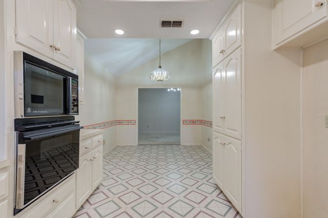 8605 Miami Avenue, Lubbock, TX 79423