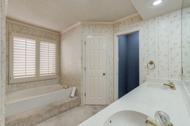 8605 Miami Avenue, Lubbock, TX 79423