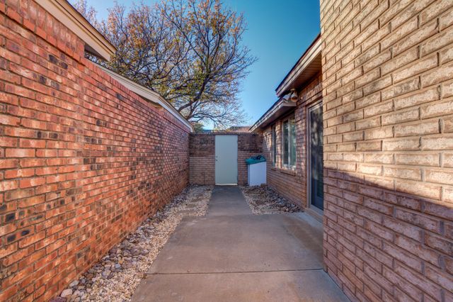 8605 Miami Avenue, Lubbock, TX 79423