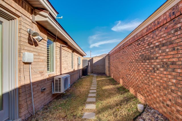 8605 Miami Avenue, Lubbock, TX 79423