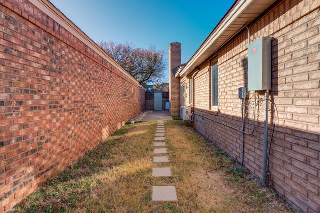 8605 Miami Avenue, Lubbock, TX 79423