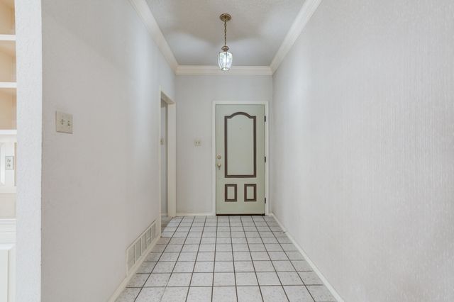 8605 Miami Avenue, Lubbock, TX 79423