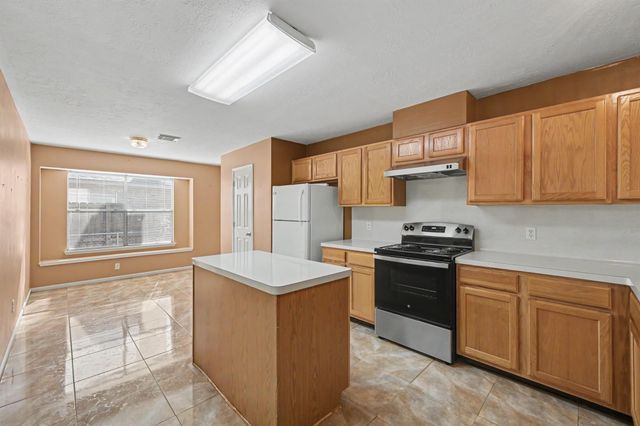 10815 Twin Circles Drive, Montgomery, TX 77356