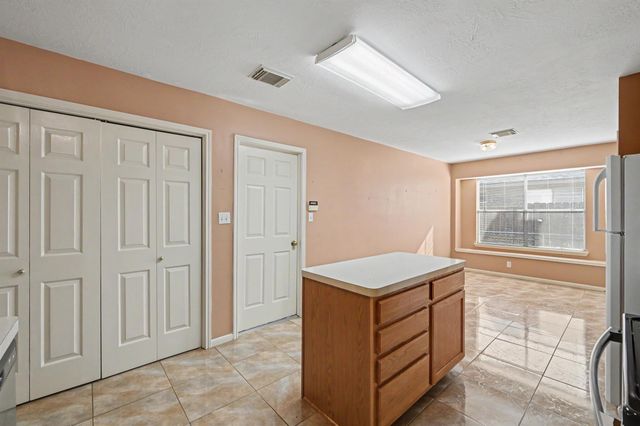 10815 Twin Circles Drive, Montgomery, TX 77356