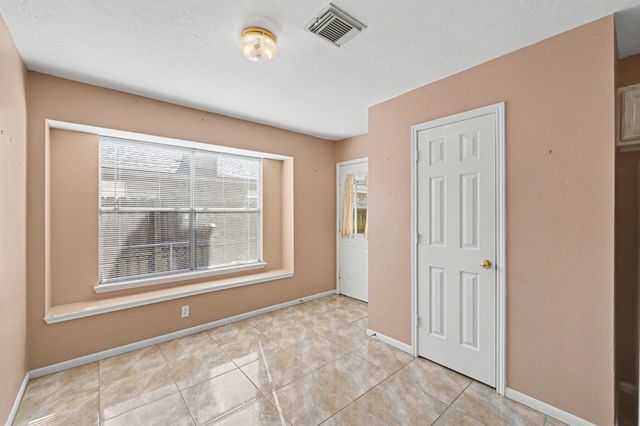 10815 Twin Circles Drive, Montgomery, TX 77356