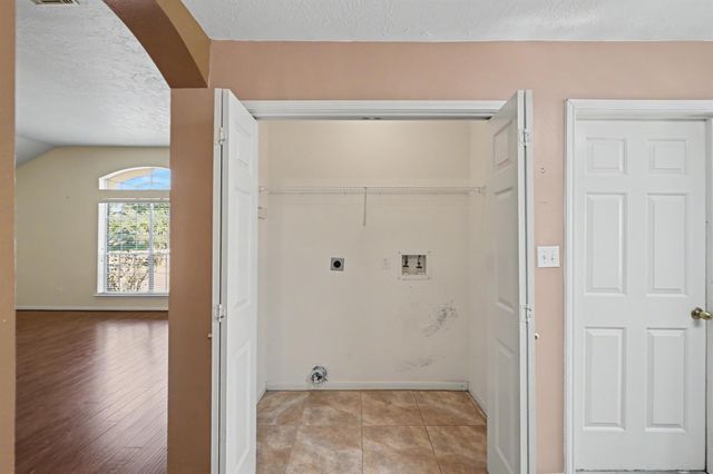10815 Twin Circles Drive, Montgomery, TX 77356