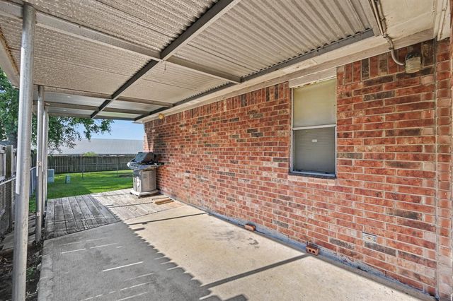 10815 Twin Circles Drive, Montgomery, TX 77356