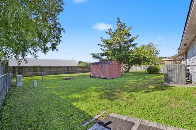 10815 Twin Circles Drive, Montgomery, TX 77356