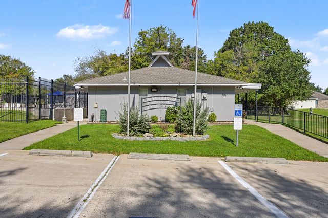 10815 Twin Circles Drive, Montgomery, TX 77356