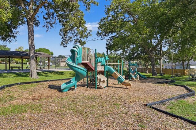 10815 Twin Circles Drive, Montgomery, TX 77356