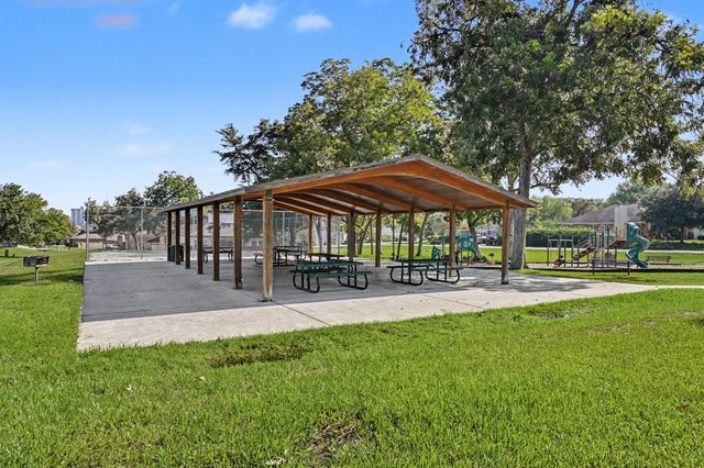 10815 Twin Circles Drive, Montgomery, TX 77356