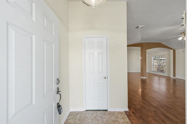 10815 Twin Circles Drive, Montgomery, TX 77356