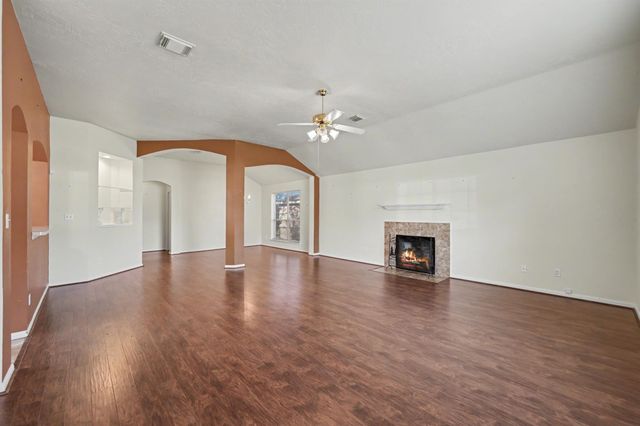 10815 Twin Circles Drive, Montgomery, TX 77356