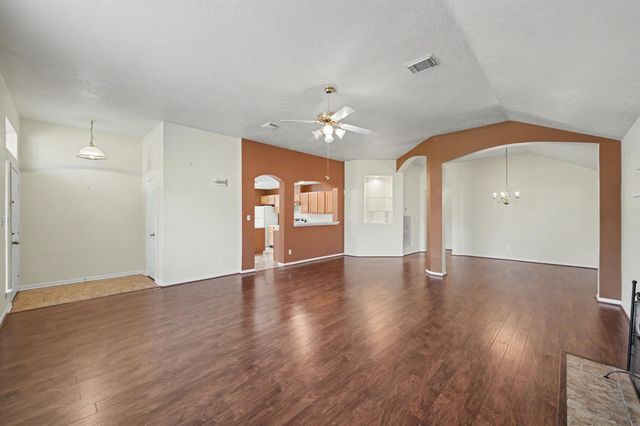 10815 Twin Circles Drive, Montgomery, TX 77356
