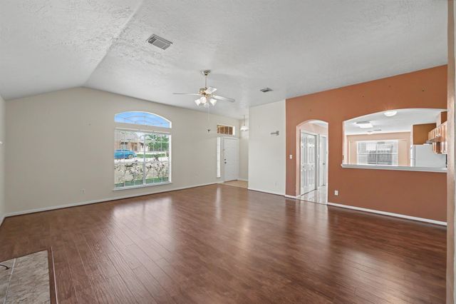 10815 Twin Circles Drive, Montgomery, TX 77356
