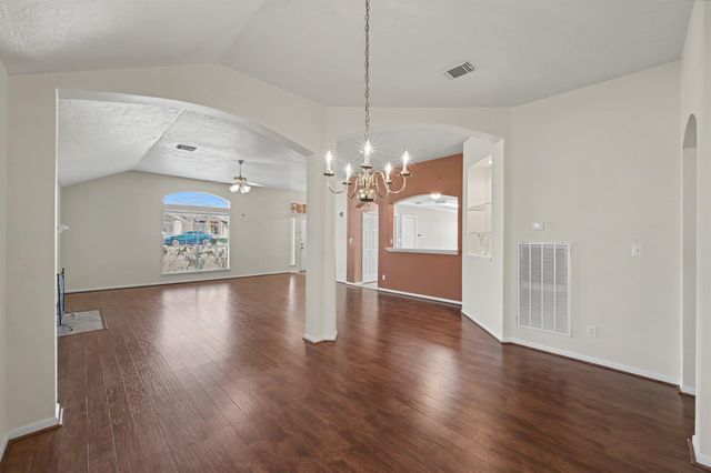 10815 Twin Circles Drive, Montgomery, TX 77356