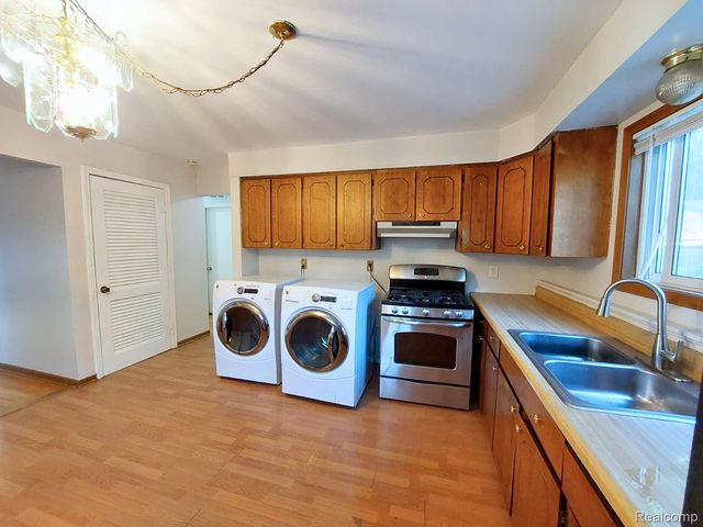 4171 Weddell Street, Dearborn Heights, MI 48125