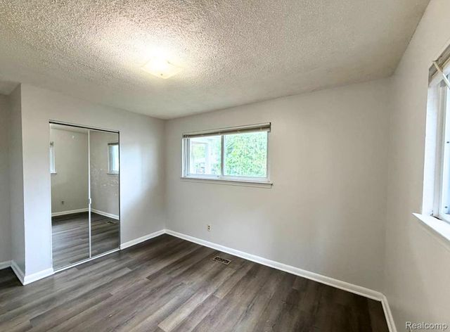 4171 Weddell Street, Dearborn Heights, MI 48125
