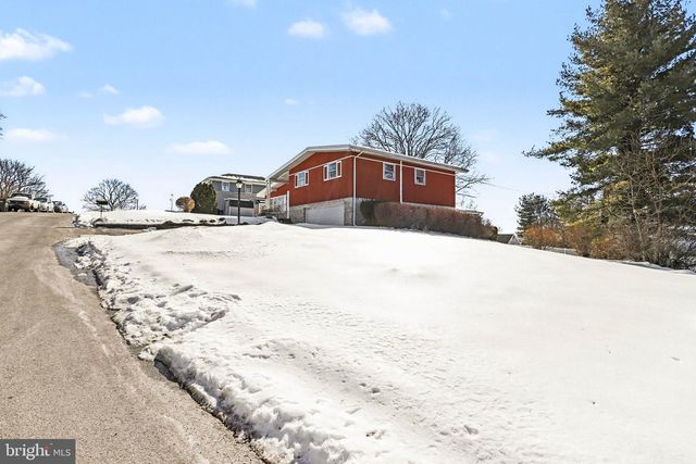 9 BERLIN CT, York, PA 17408