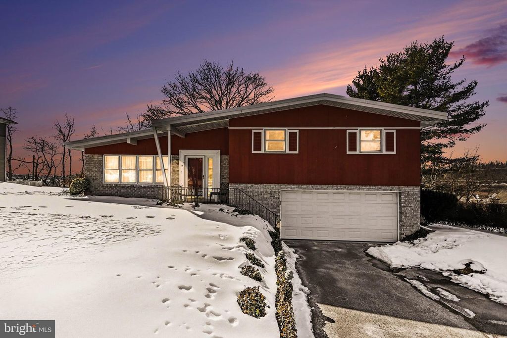 9 BERLIN CT, York, PA 17408