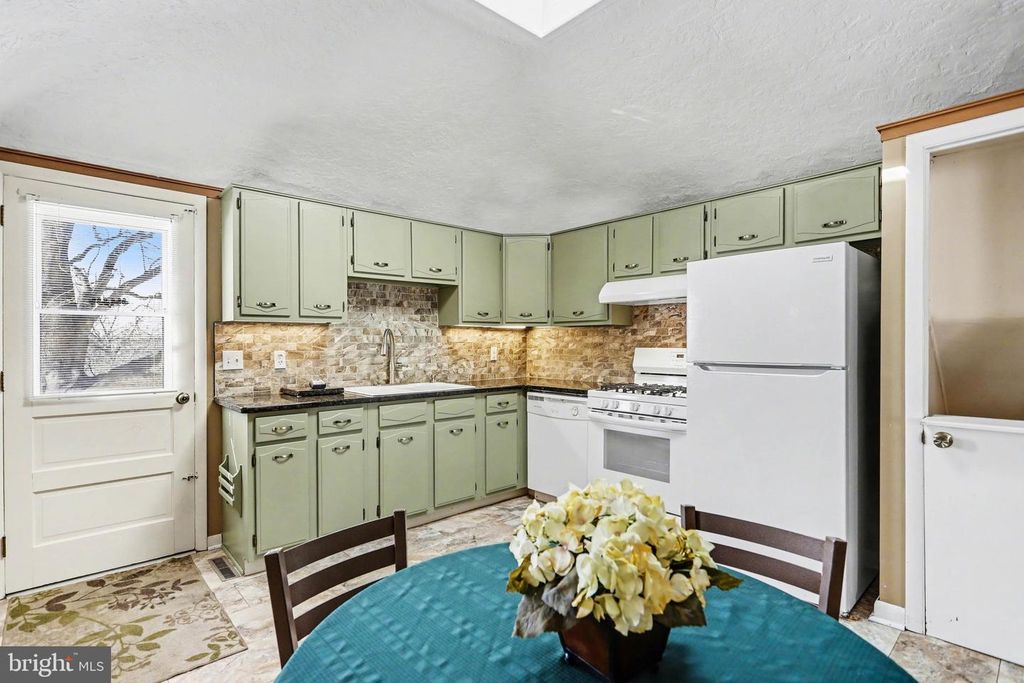 Image 13 of property listing at 9 BERLIN CT, York, PA 17408