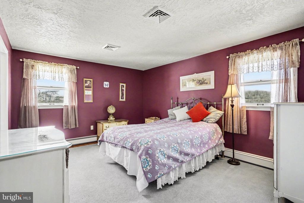 Image 14 of property listing at 9 BERLIN CT, York, PA 17408