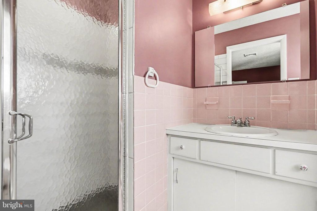 Image 16 of property listing at 9 BERLIN CT, York, PA 17408