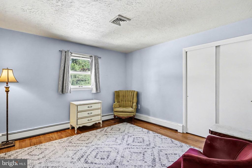 Image 19 of property listing at 9 BERLIN CT, York, PA 17408