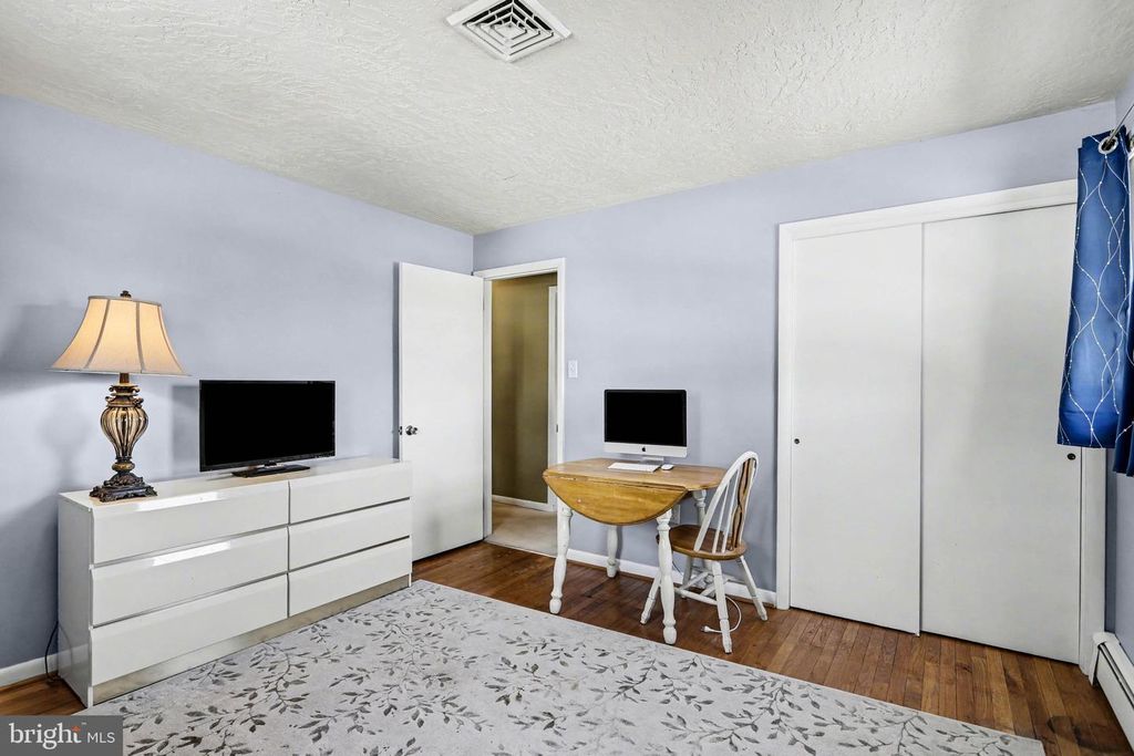 Image 20 of property listing at 9 BERLIN CT, York, PA 17408