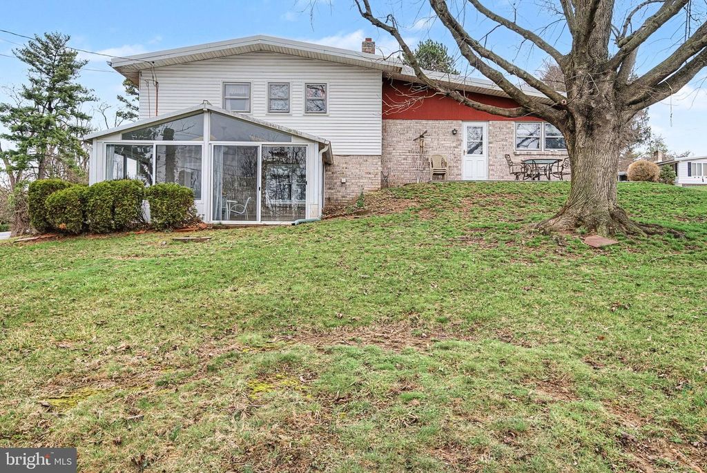 Image 28 of property listing at 9 BERLIN CT, York, PA 17408