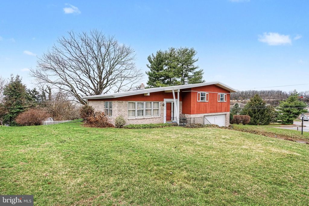 Image 30 of property listing at 9 BERLIN CT, York, PA 17408