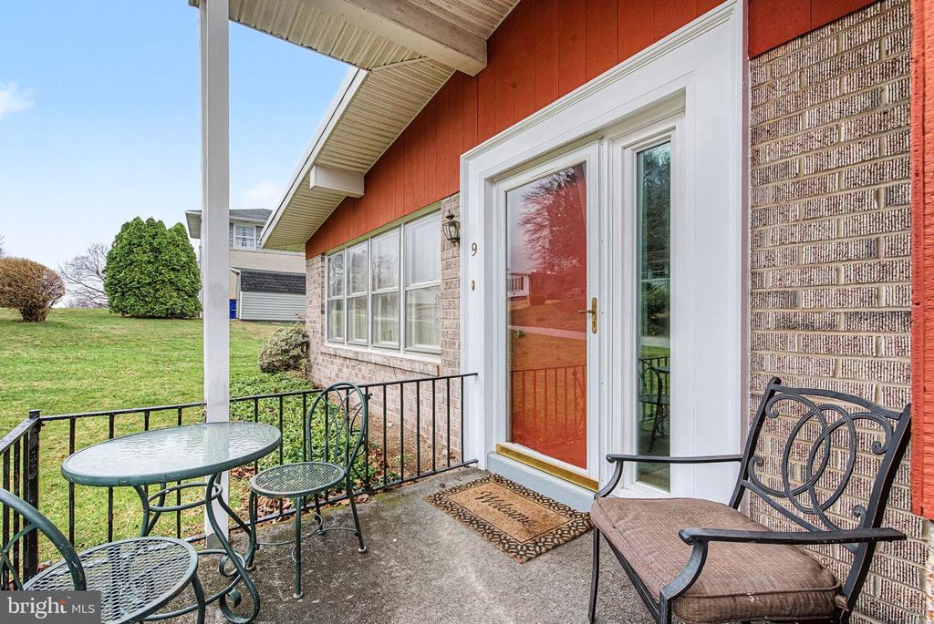 Image 4 of property listing at 9 BERLIN CT, York, PA 17408