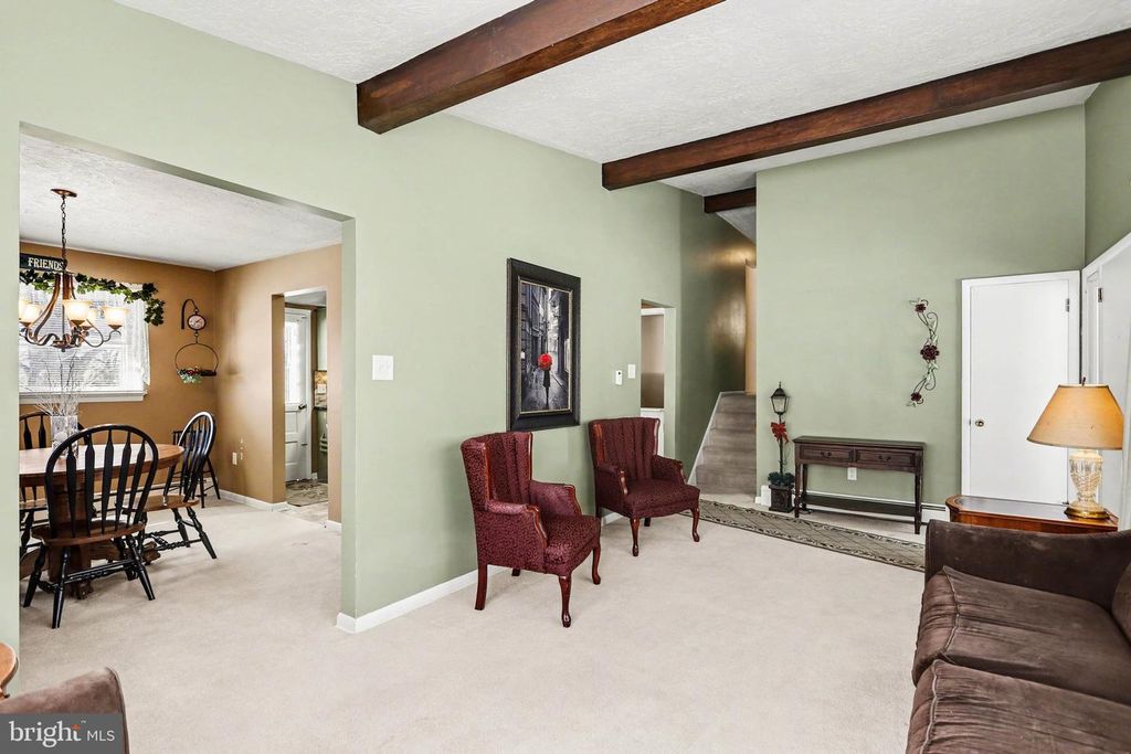 Image 8 of property listing at 9 BERLIN CT, York, PA 17408