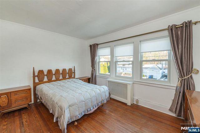 31 Gray Street, West Caldwell, NJ 07006