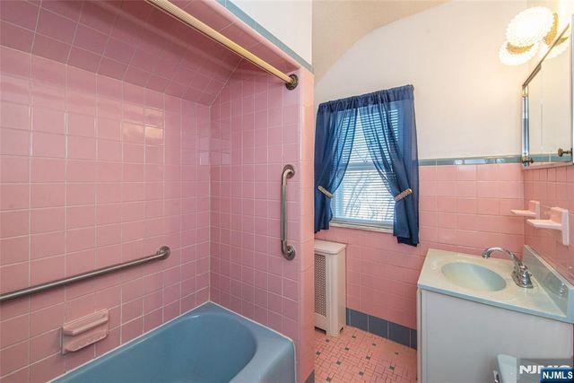 31 Gray Street, West Caldwell, NJ 07006