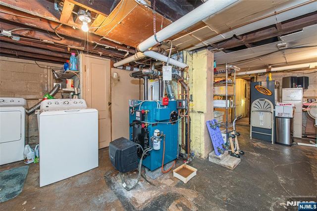 31 Gray Street, West Caldwell, NJ 07006