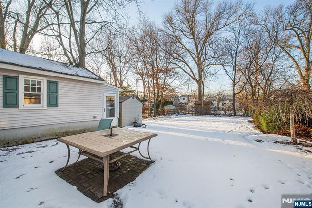 31 Gray Street, West Caldwell, NJ 07006