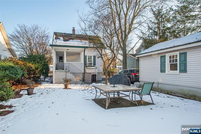 31 Gray Street, West Caldwell, NJ 07006