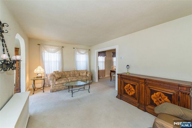 31 Gray Street, West Caldwell, NJ 07006