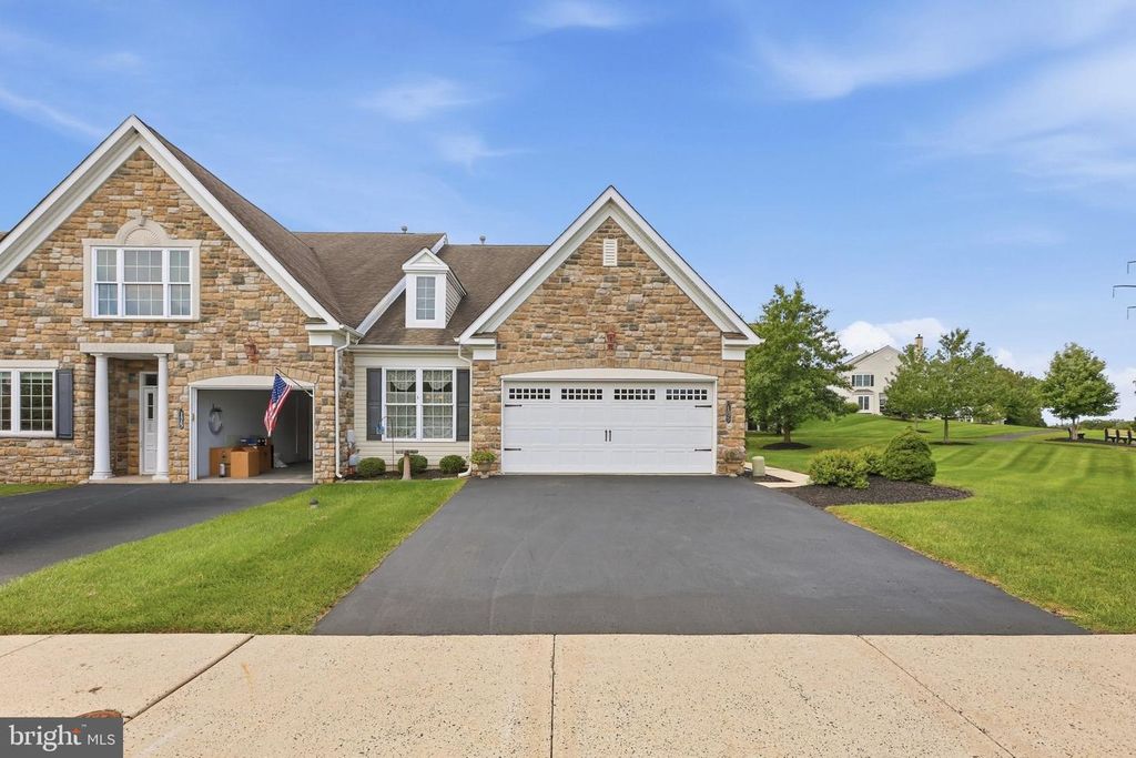 185 REAGAN DR, Sellersville, PA 18960 — photo 2