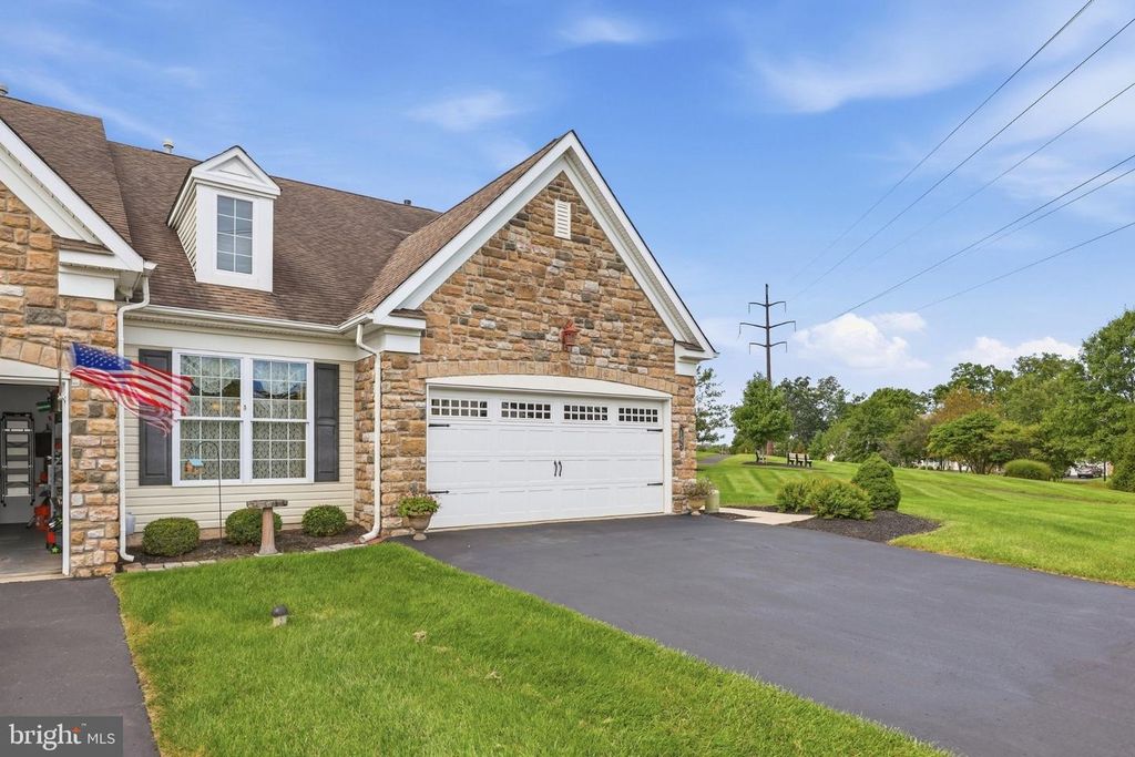 185 REAGAN DR, Sellersville, PA 18960 — photo 4