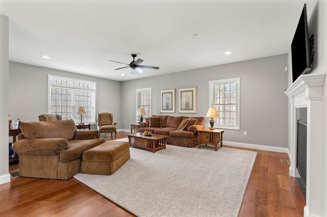 71 Haverhill Road, Salem, NH 03079