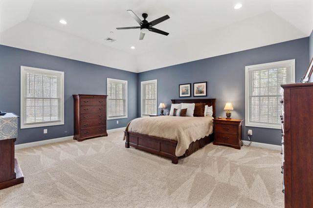 71 Haverhill Road, Salem, NH 03079