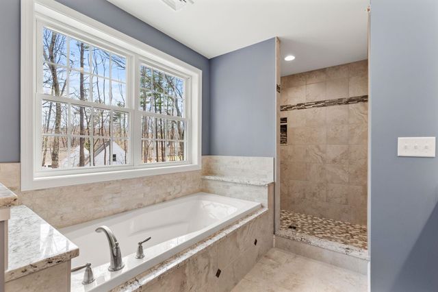 71 Haverhill Road, Salem, NH 03079