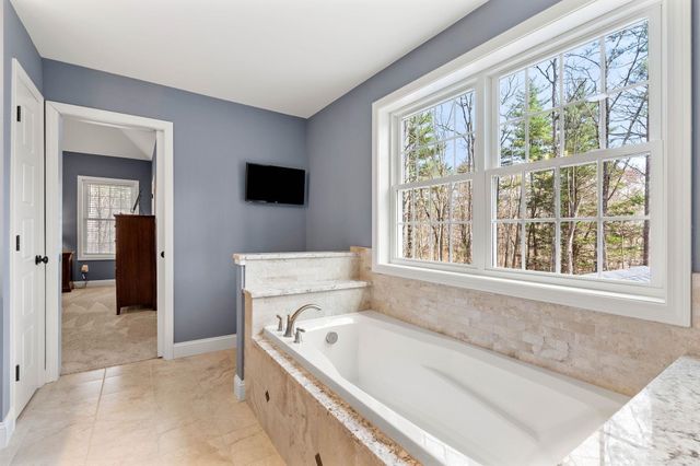 71 Haverhill Road, Salem, NH 03079